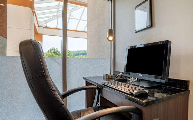 Best Western Carlton Suites