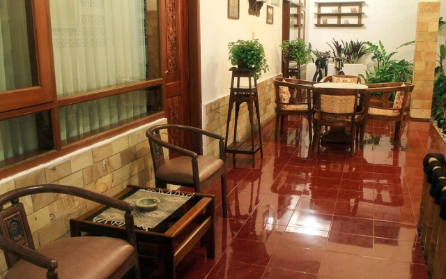 ZEN Rooms Sukamekar Surya Sumantri