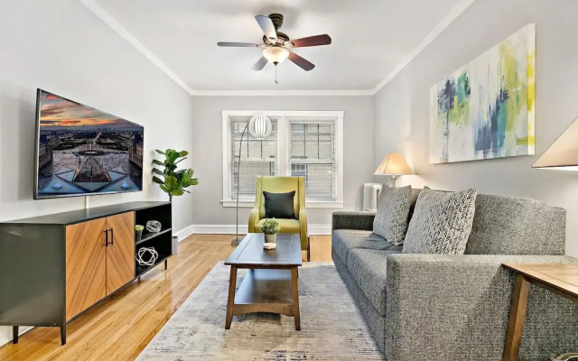 Well equipped 1BR in Chicago highlights
