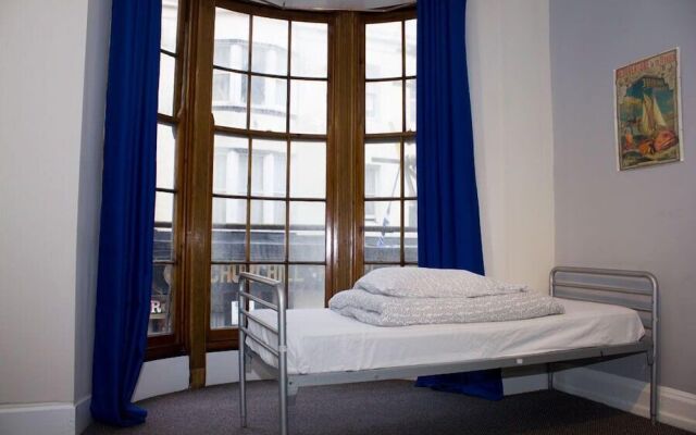 The Grapevine Seafront - Hostel