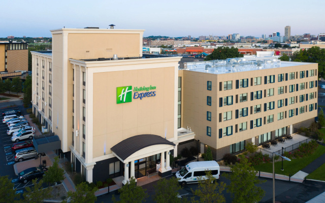 Holiday Inn Express Boston by IHG