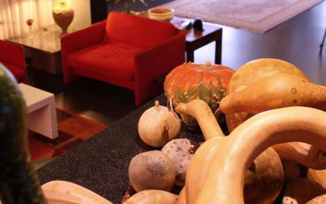 International Hotel & Suite