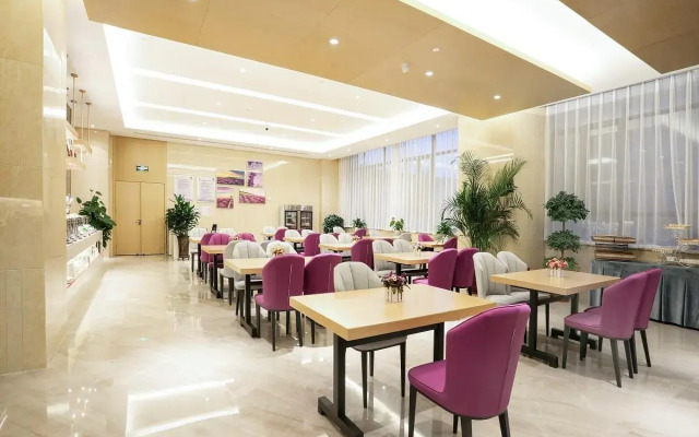 Lavande Hotels· Kuitun Center Park