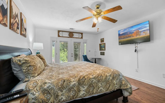 Cosby Mountain Lodge 4 Bedroom Home