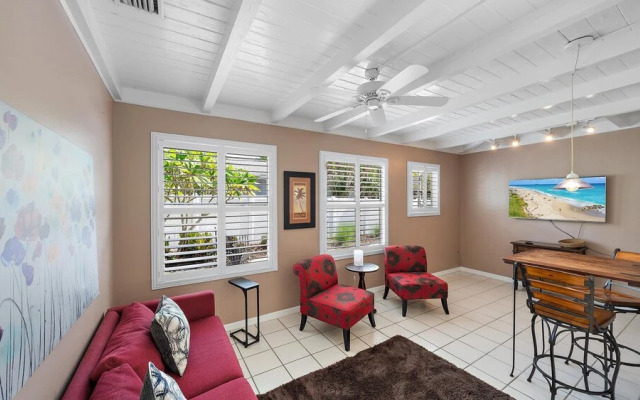 Tropical Siesta 2 Bedroom Home by RedAwning