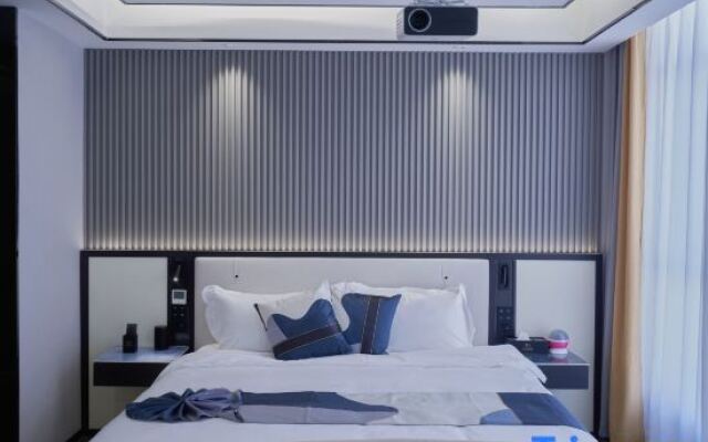 Xizi Light Luxury Hotel (Urad Qianqi Government Store)