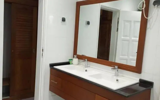 MH - Upper Floor Apart