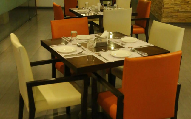 Capital O 8169 Hotel Salem Castle