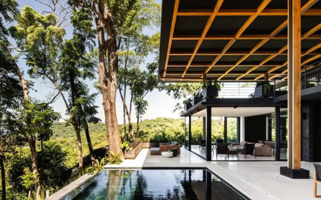 w Spectacular 4BR Villa in Costa Rica