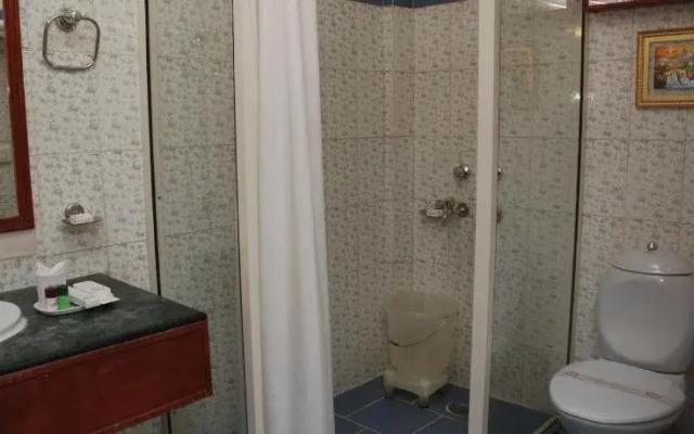 Classic The Mall Hotel