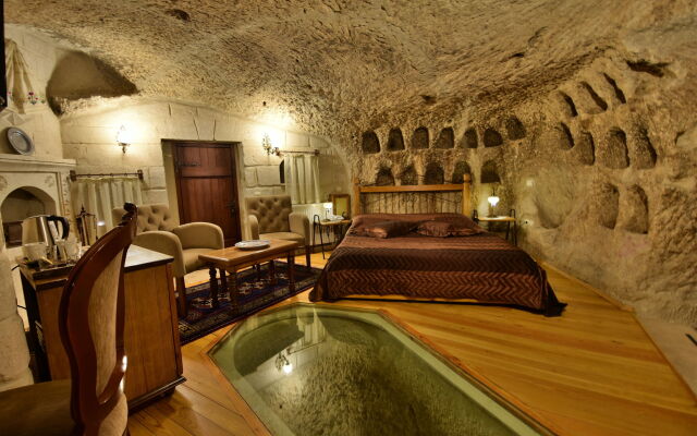 Harman Cave Hotel