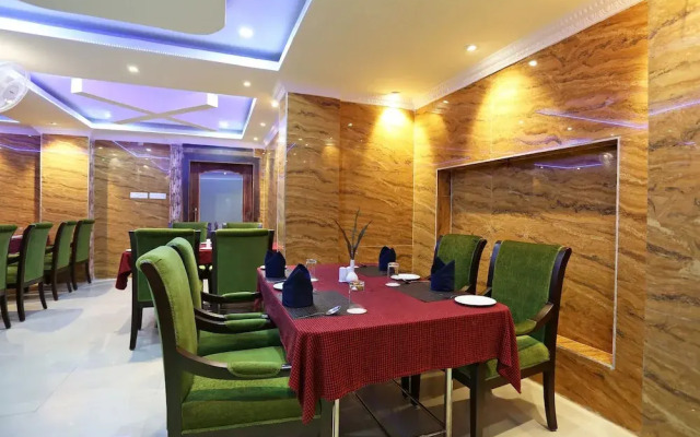 OYO 9855 Hotel Royal Suites