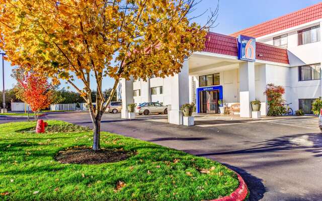 Motel 6 Portland, OR - Tigard West