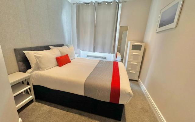 Spacious Two Bedroom Apartment in Westminster