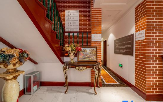 World Hotel·German-Style Villas (Qingdao Zhanqiao Xinhaoshan Subway Station)