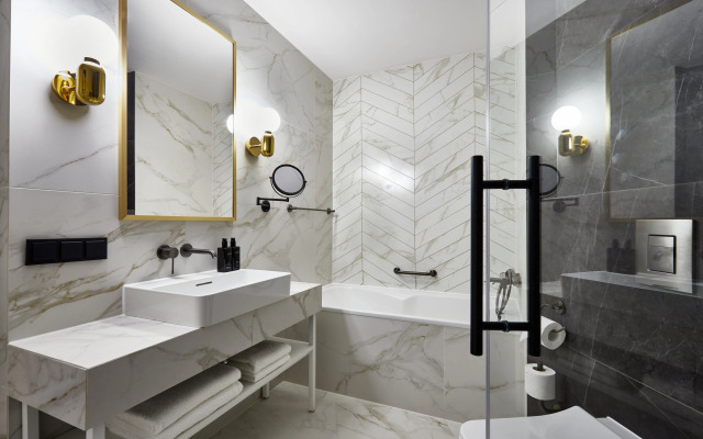 Crowne Plaza Warsaw - The HUB by IHG