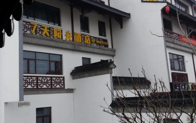 Suzhou Luzhi Riverside Inn Hostel