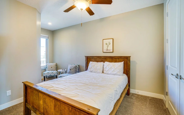 Moab Vacation Rental: Pool & Hot Tub Access!