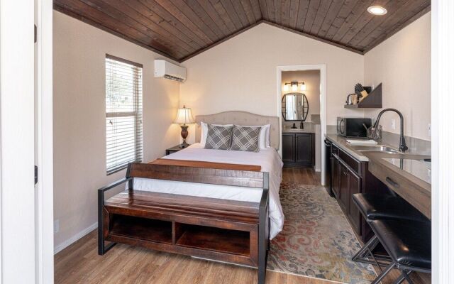 Cava Robles RV Resort