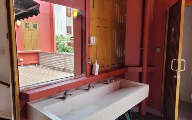 Wink @ Upper Cross Street - Hostel