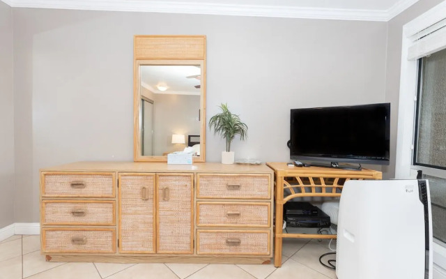 Kahana Sunset D10 2 Bedroom Condo by Redawning