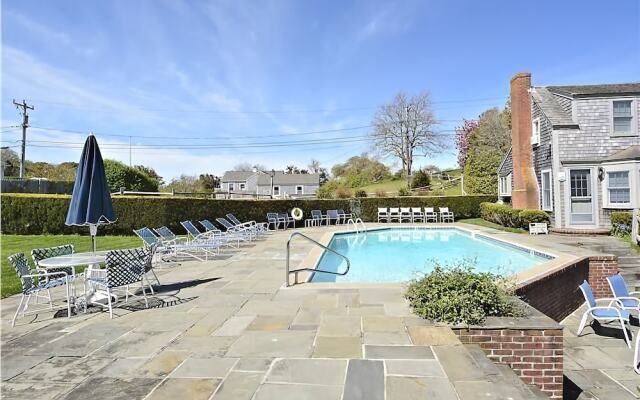 221 Shore Road - Nine Bedroom House