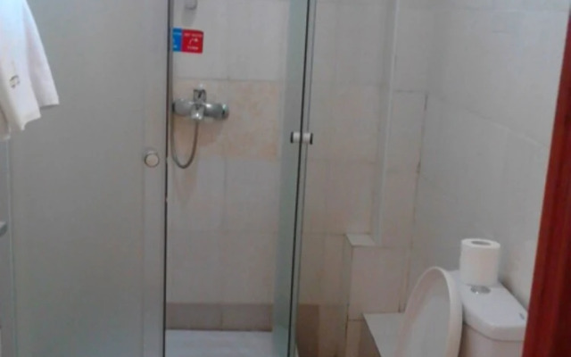 Golden Gates Hotel