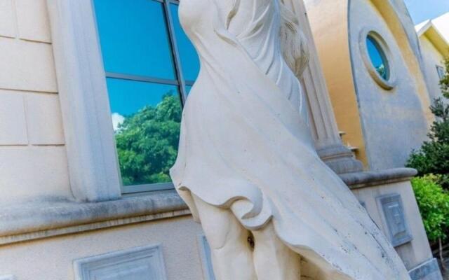 Whales Mountain & Seaview Resort