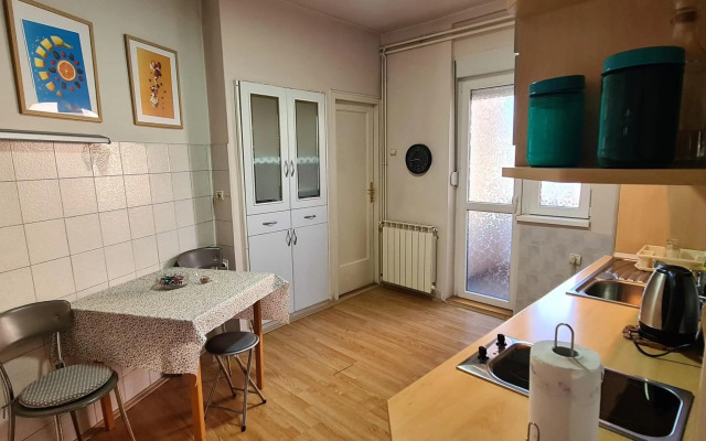 Windows City Apartment