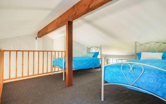 3 Minute Walk to Collingwood Beach Pet Friendly and Stylish