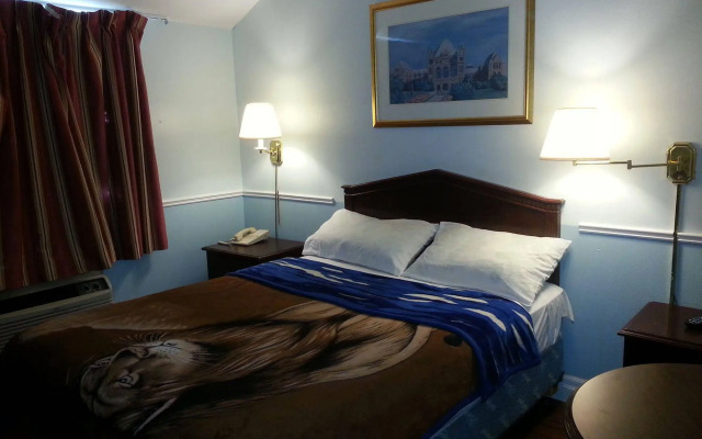 Queensway Motel