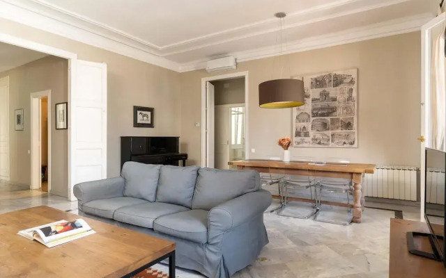 Apto Superior de Tres Habitaciones con Terraza