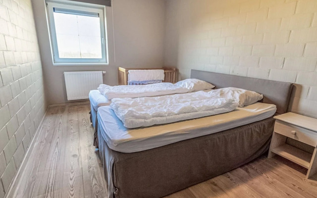 Serene Holiday Home in Gijverinkhove With Terrace, Garden