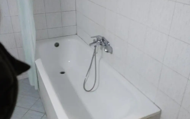 Center Apartment-sleeps5-balcony-live Neighborhood