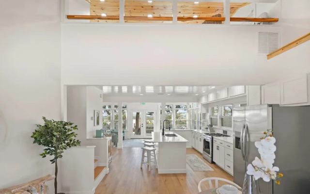 Waterfront Incredible Views Fire pit Renovated