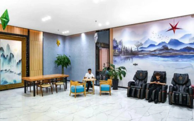 Lanli Lily Hotel (Yangjiang East Huicheng Branch)