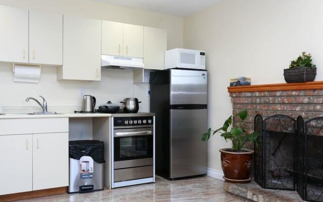 Grand Spacious Suite near YVR by Elevate Rooms