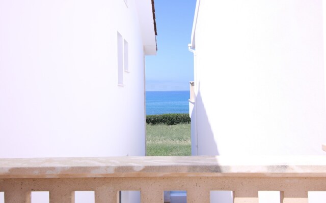 Phaedrus Living: Beachfront Villa Thalassa