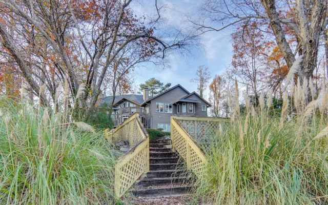 Scenic Studio w/ Dock Access in Fayetteville!