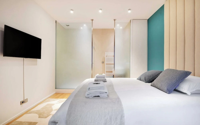 Fabulous House : a Gem in Chic Western Paris