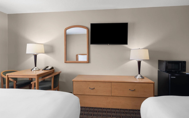 Travelodge by Wyndham Fargo West Acres