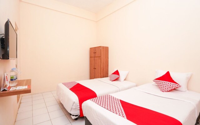 OYO 1374 Semampir Residence At Ahmad Yani