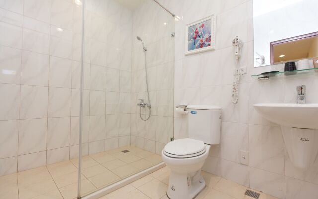 F Hotel - Sanyi