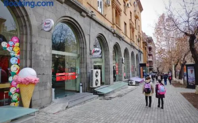 Abovyan 36 Apt & Tour