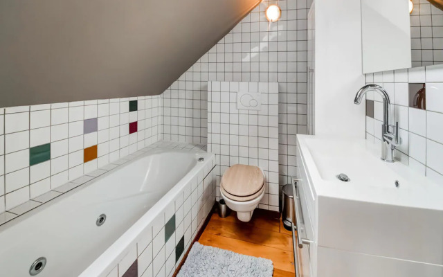 Tranquil Holiday Home in Mont with bubble bath, Terrace, Garden