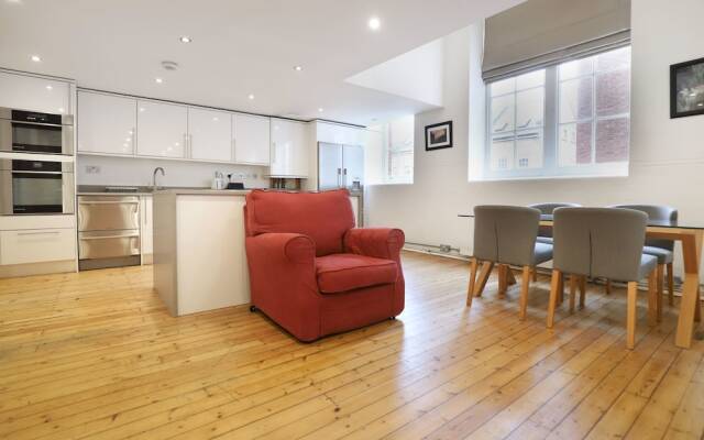 Stylish Loft-style Apartment Close to Overground