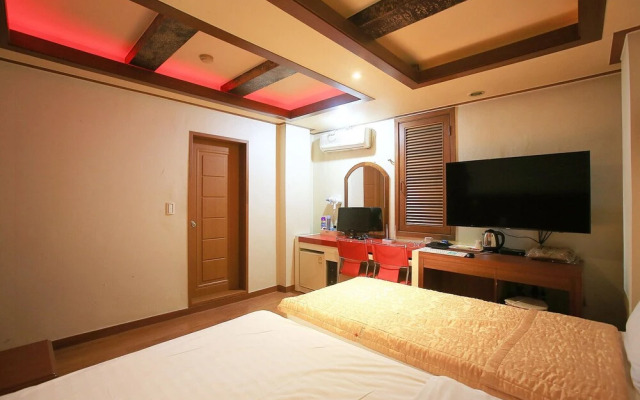 Hotel Plus
