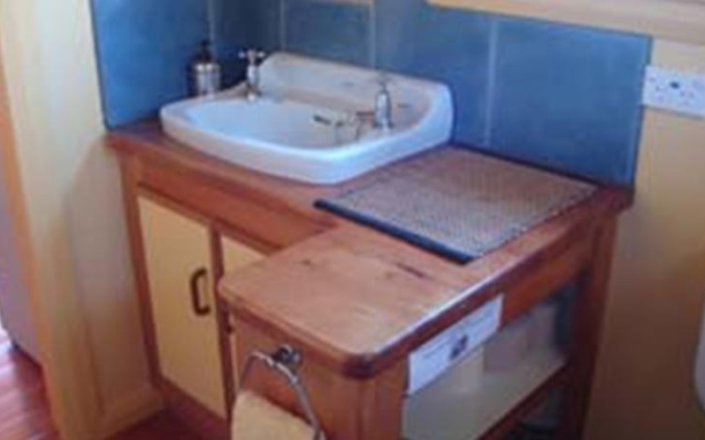 Rowan Cottage Organic B&B – Bathroom – Motueka