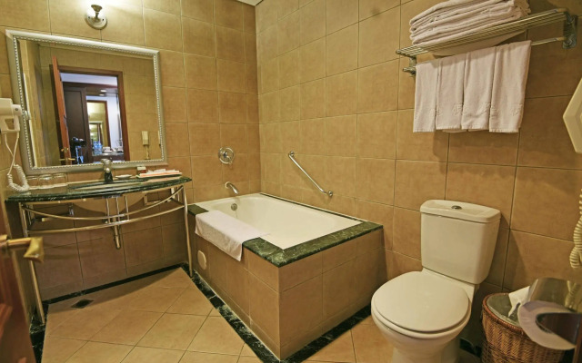 Wei-Yat Grand Hotel