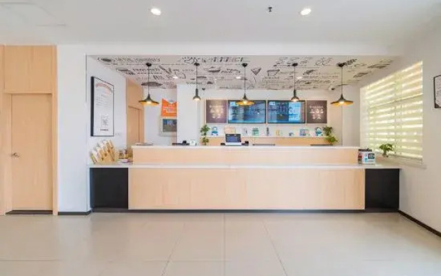 HanTing Hotel (Shanghai Hangtou Subway Station)